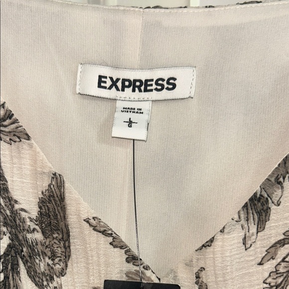 Express Black and White cold shoulder Floral Maxi Dress - Picture 6 of 8